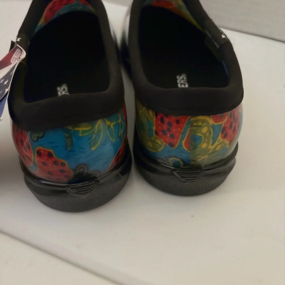 NWT blue floral waterproof rugged outdoor slip on sloggers clogs size 7@ - Picture 6 of 7